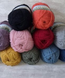 selection of colours avialable in Croftland aran